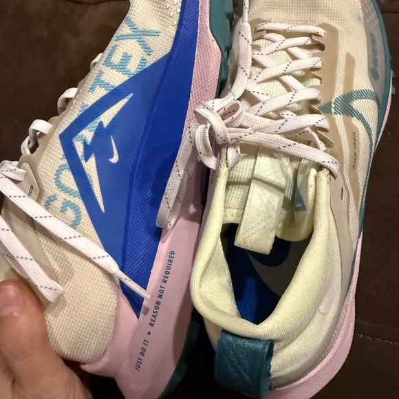 Nike Women's goretex trail running shoes - Picture 4 of 5